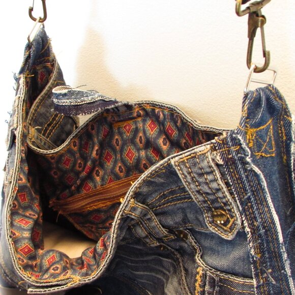 Upcycled jeans oversized bag, over the sholder bag, Made in Canada - Picture 4 of 7